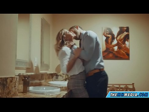 ❤️ 當一個豐滿的金發女郎在公共廁所引誘你時 ❤❌ 自製色情 在 zh-tw.com-porn-mz.ru